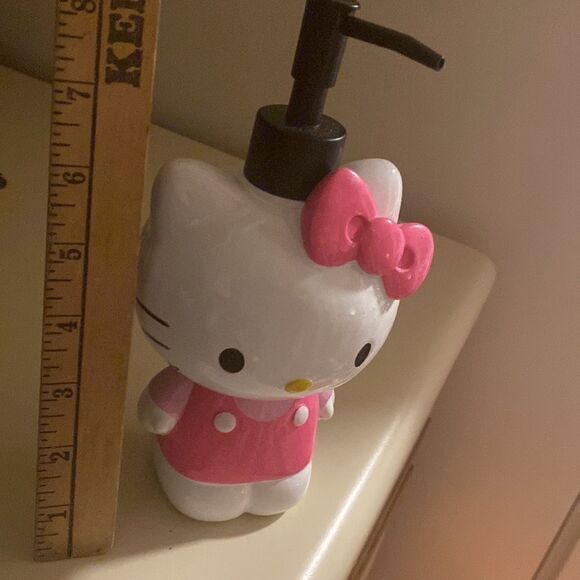 Hello Kitty Soap / Lotion Dispenser New - Picture 6 of 6